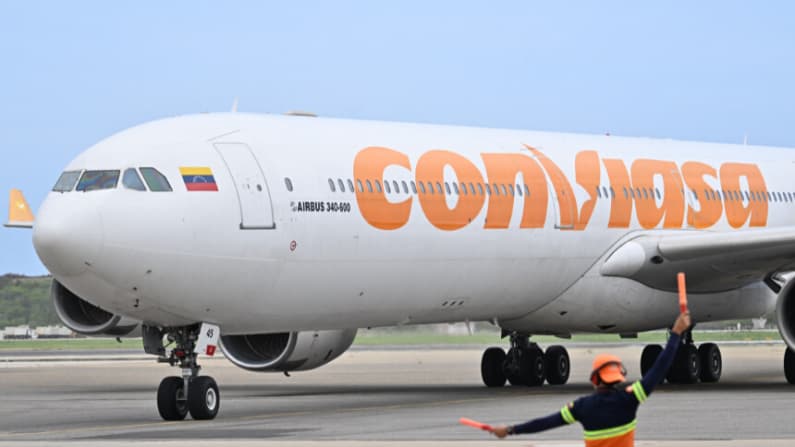 Venezuela revoca permiso a 6 aerolíneas que suspendieron vuelos por advertencia de EE. UU.