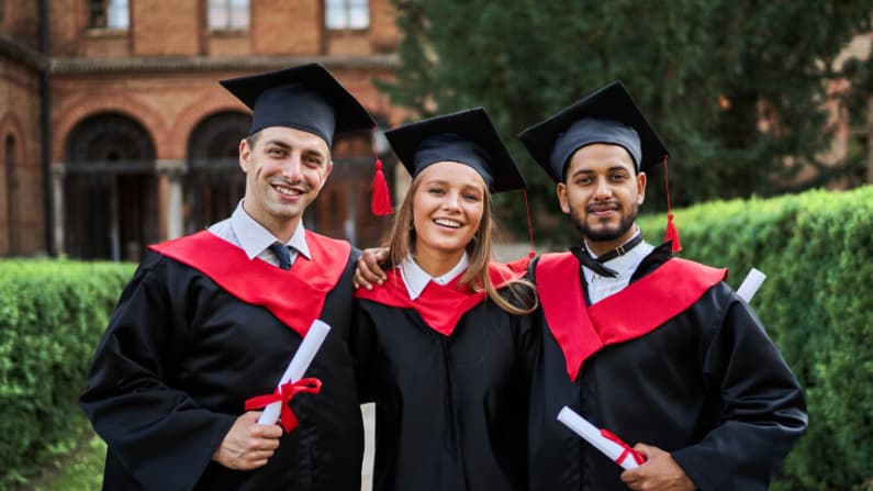 Uno de cada cuatro desempleados en EE. UU. tiene título universitario: alertan por futuro laboral