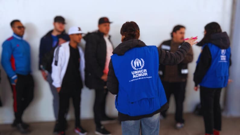 Cubanos deportados por EE. UU. buscan quedarse en México, asegura abogado migratorio