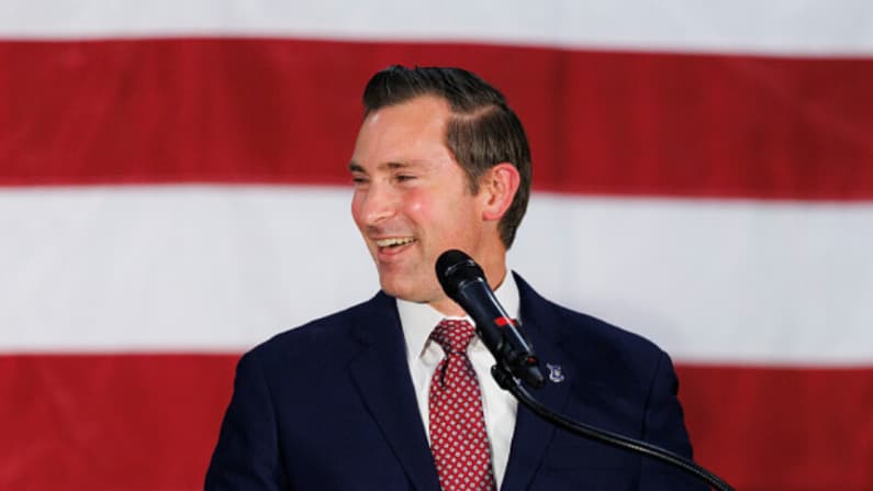 Republicano Matt Van Epps gana las elecciones especiales en Tennessee