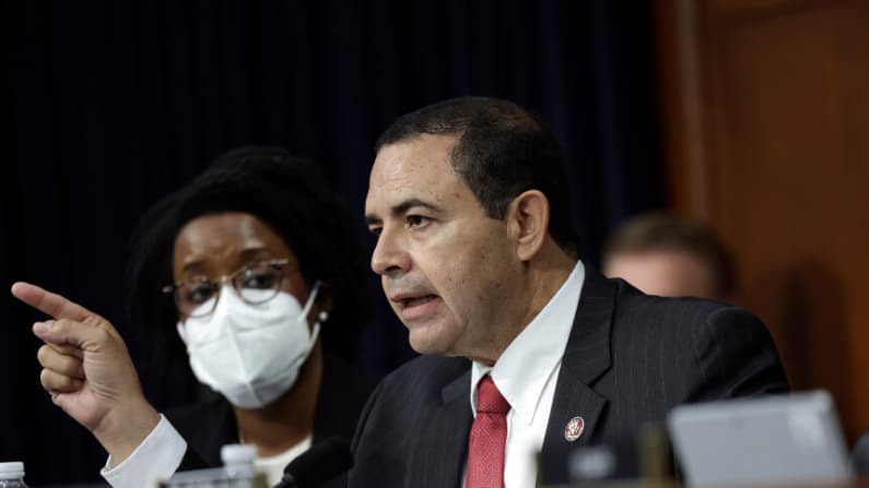 Trump indulta al representante demócrata Henry Cuellar