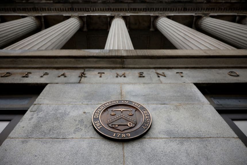 Se ve el exterior del edificio del Departamento del Tesoro de EE. UU. el 13 de marzo de 2023 en Washington, D. C. (Chip Somodevilla/Getty Images)