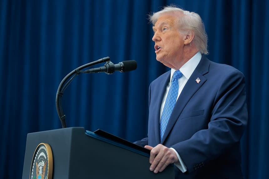 WASHINGTON, DC - 4 DE DICIEMBRE: El presidente de Estados Unidos, Donald Trump, pronuncia unas palabras durante la ceremonia de firma del acuerdo de paz con el presidente de Ruanda, Paul Kagame, y el presidente de la República Democrática del Congo, Félix Tshisekedi, en el Instituto Donald J. Trump para la Paz, el 4 de diciembre de 2025, en Washington, DC. (Chip Somodevilla/Getty Images)