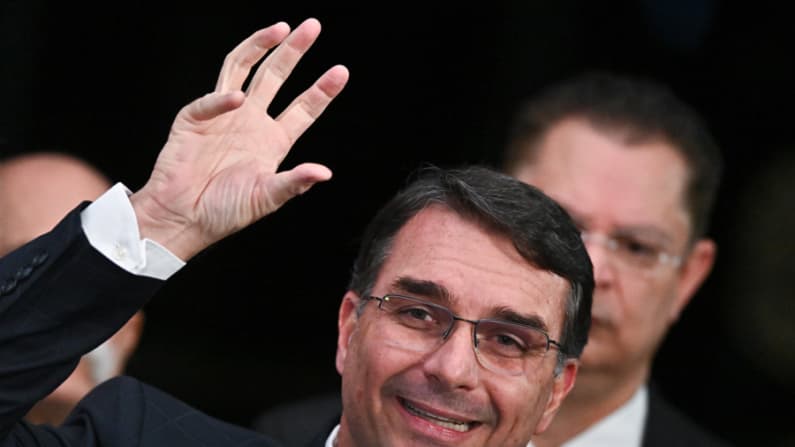 Flávio Bolsonaro dice en la Casa Blanca que se unirá al Escudo de las Américas si es electo en Brasil