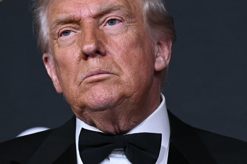 El presidente de Estados Unidos, Donald Trump, llega a la 48.ª gala de los Premios Kennedy Center Honors en el Kennedy Center de Washington D. C., el 7 de diciembre de 2025. (Brendan SMIALOWSKI / AFP a través de Getty Images)