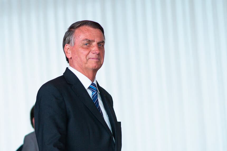 Legisladores brasileños aprueban proyecto de ley que podría reducir la pena de prisión de Bolsonaro