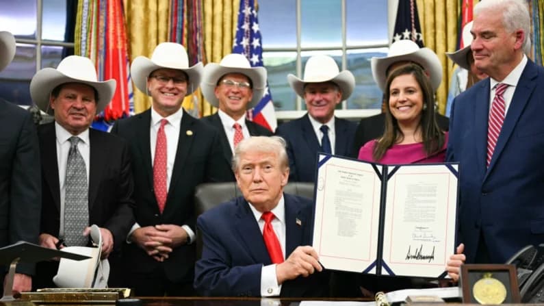 Trump rinde homenaje al equipo de hockey "Milagro sobre hielo" en la Casa Blanca