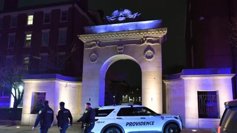 La policía de EE. UU. detiene a una persona de interés tras el tiroteo fatal en la Universidad de Brown