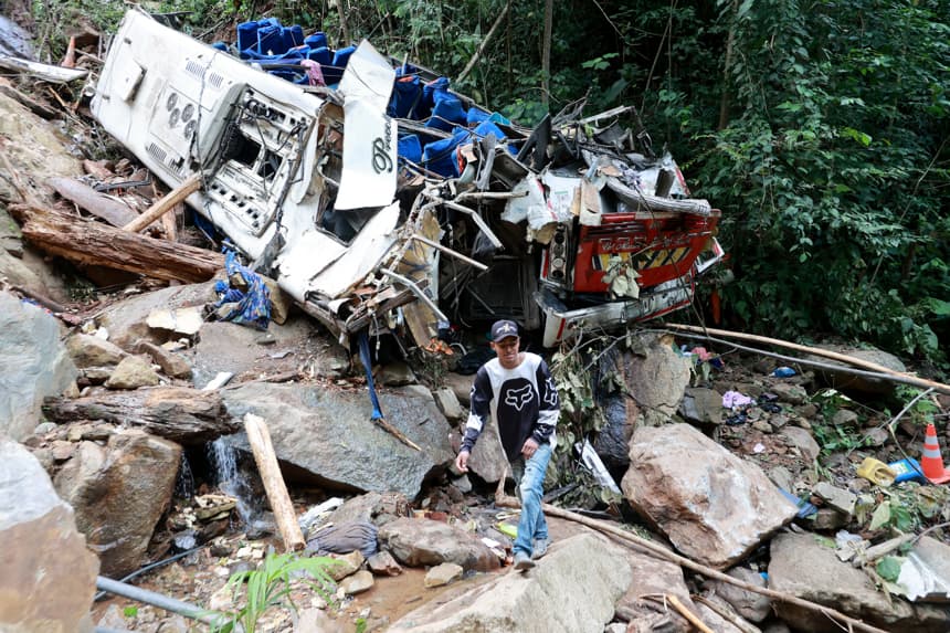 Al menos 16 estudiantes mueren en accidente de autobús durante un viaje de graduación en Colombia