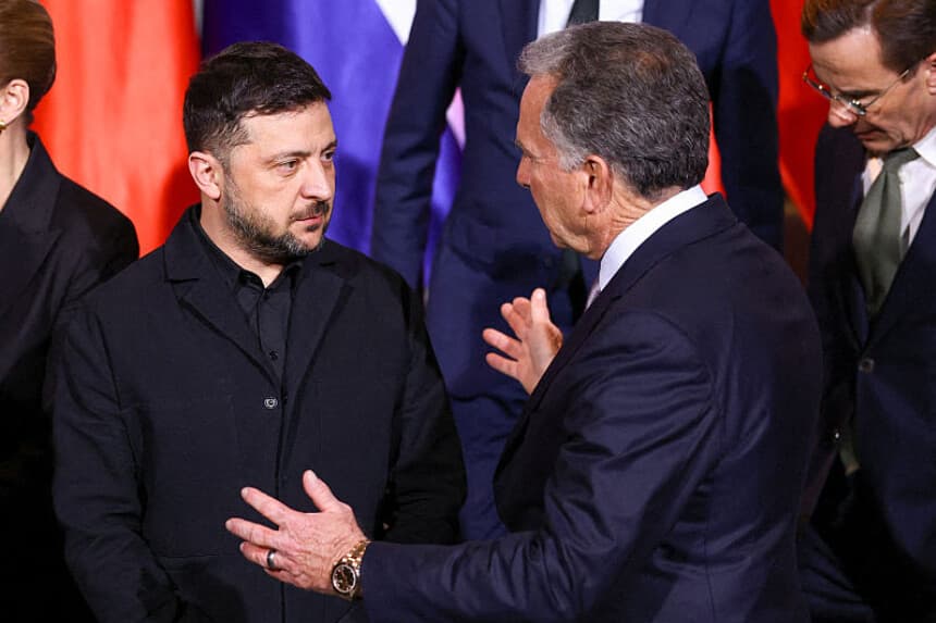 El presidente ucraniano, Volodímir Zelenski, y el enviado especial estadounidense, Steve Witkoff, en Berlín, Alemania, el 15 de diciembre de 2025. (Lisi Niesner/Pool/AFP vía Getty Images)