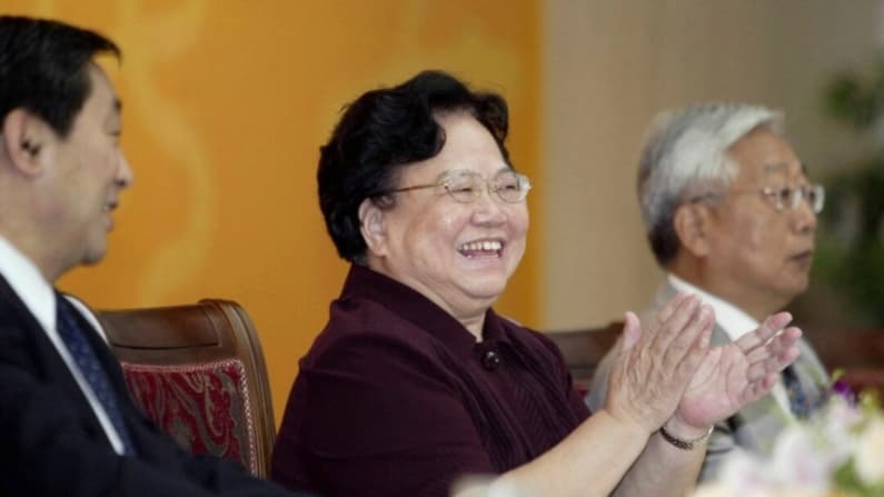Redes sociales chinas critican política del hijo único tras muerte de la líder del control demográfico