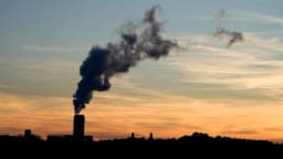 Plantas de carbón permanecerán abiertas para evitar apagones en Medio Oeste: secretario de Energía