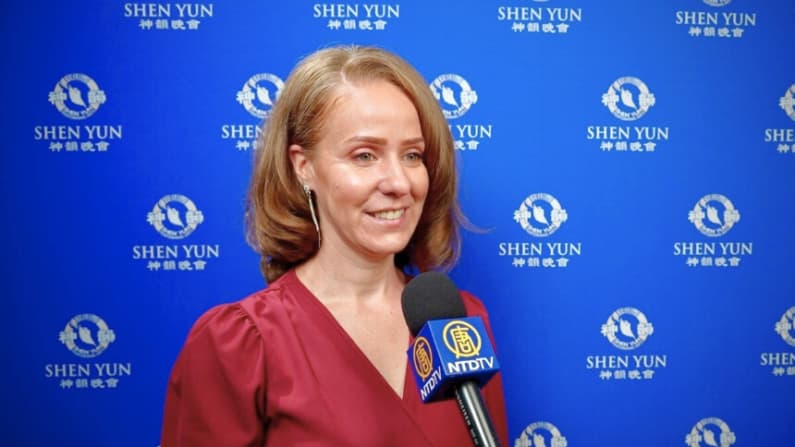 Aficionada al teatro celebra su cumpleaños con Shen Yun