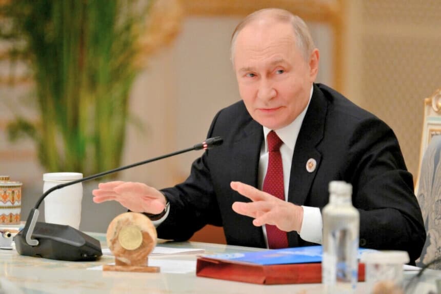 El presidente ruso, Vladímir Putin, en Dusambé, Tayikistán, el 10 de octubre de 2025. (Sputnik/Grigory Sysoev/Pool vía Reuters).