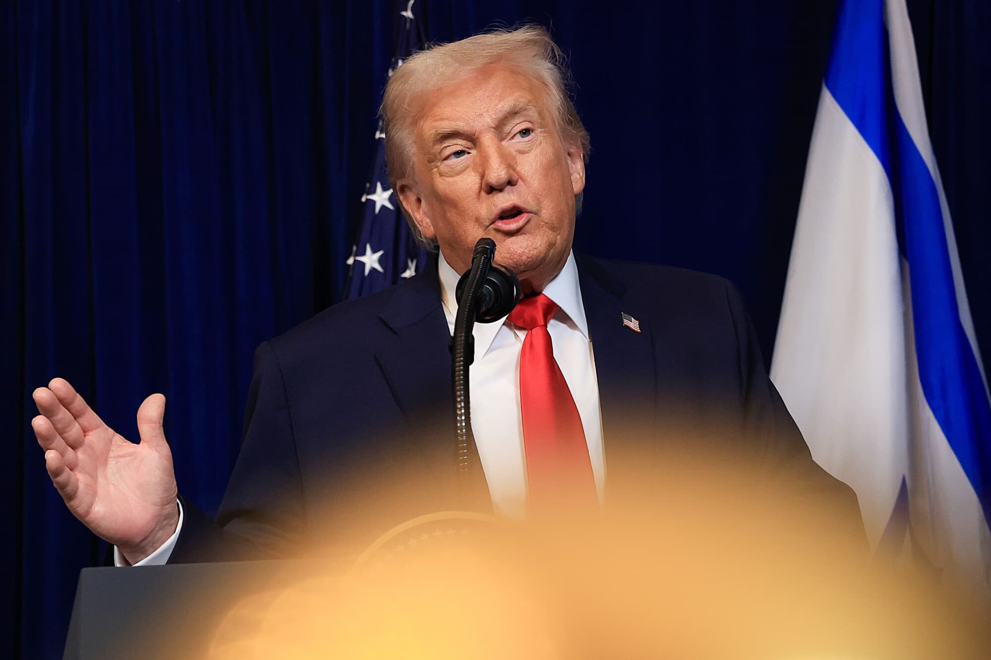 Trump lanza advertencia a Irán sobre su programa nuclear