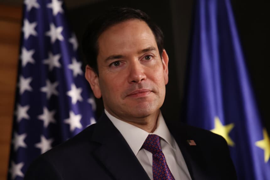 El secretario de Estado de EE. UU., Marco Rubio, llega para reunirse con ministra de Asuntos Exteriores alemana, Annalena Baerbock, en la 61.ª Conferencia de Seguridad de Múnich, celebrada el 15 de febrero de 2025 en Múnich, Alemania. (Foto de Sean Gallup/Getty Images).