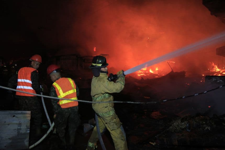 Decenas de negocios fueron consumidos por intenso incendio en segunda ciudad de Honduras