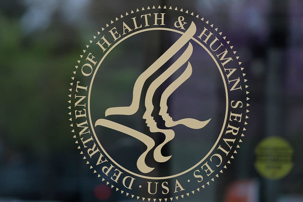 Señalización de la sede del Departamento de Salud y Servicios Humanos (HHS) el 2 de abril de 2025 en Washington, D.C. (Foto de Anna Moneymaker/Getty Images)