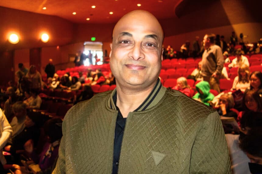 Después de ver la función matinal de Shen Yun el 28 de diciembre en el Centro de Artes Escénicas de San José, el ingeniero de software sénior Vishal Sangal dijo que le había impresionado la elegancia de la representación y la historia que retrataba. (Gary Wang/The Epoch Times).