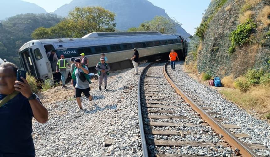 Descarrilamiento del tren Transístmico en el municipio de Asunción Ixtaltepec, en Oaxaca, México, el domingo 28 de diciembre de 2025. (EFE/ Secretaría de Marina)