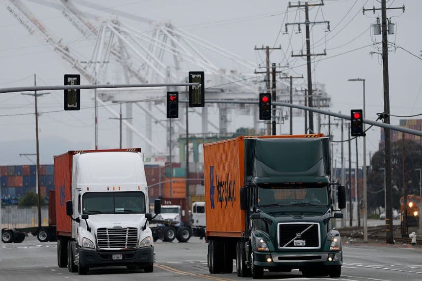 California retrasa revocación de 17,000 licencias de conducir comerciales tras demanda de inmigrantes
