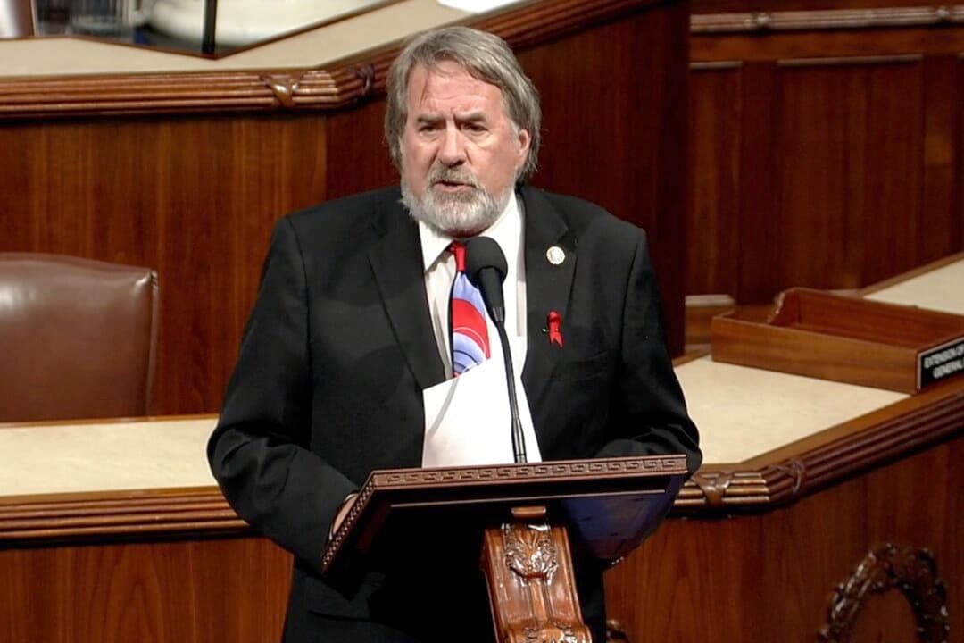 El representante Doug LaMalfa (R-Calif.) habla en la Cámara de Representantes el 13 de septiembre de 2023. (Cámara de Representantes/Captura de pantalla vía NTD)