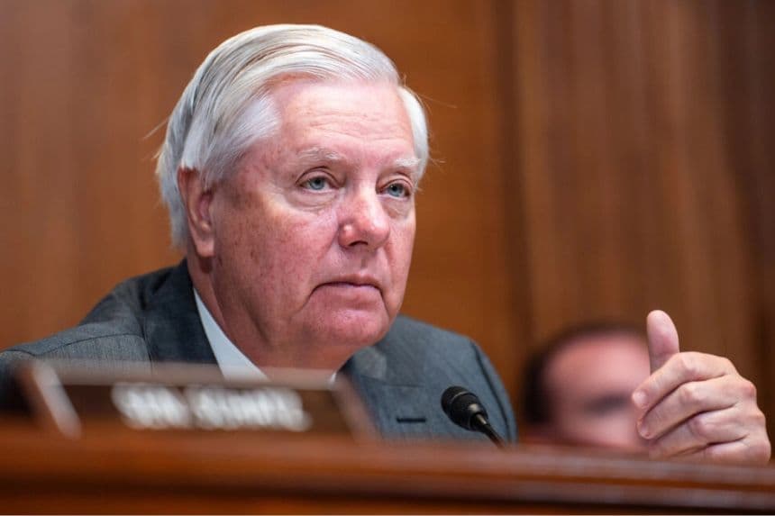 El senador Lindsey Graham (R-S.C.) durante una audiencia en el Capitolio en Washington, el 3 de diciembre de 2025. (Madalina Kilroy/The Epoch Times)