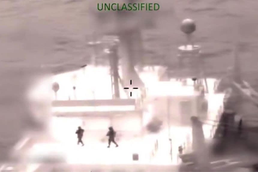 Captura de pantalla tomada de la cuenta oficial de la red social X @ Southcom del Comando Sur de los Foto de Archivo. Estados Unidos que muestra la intercepción del buque petrolero Olina en el Caribe. EFE/ @Southcom