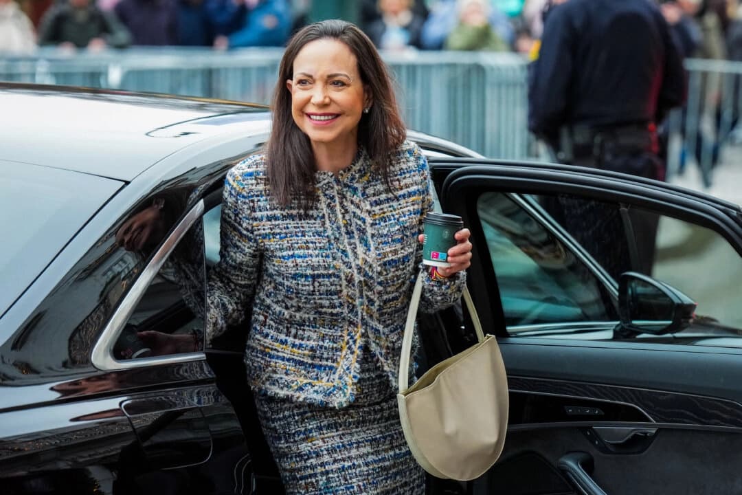 La ganadora del Premio Nobel de la Paz María Corina Machado afuera del Gran Hotel en Oslo el 12 de diciembre de 2025. (Ole Berg-Rusten/NTB vía AP)