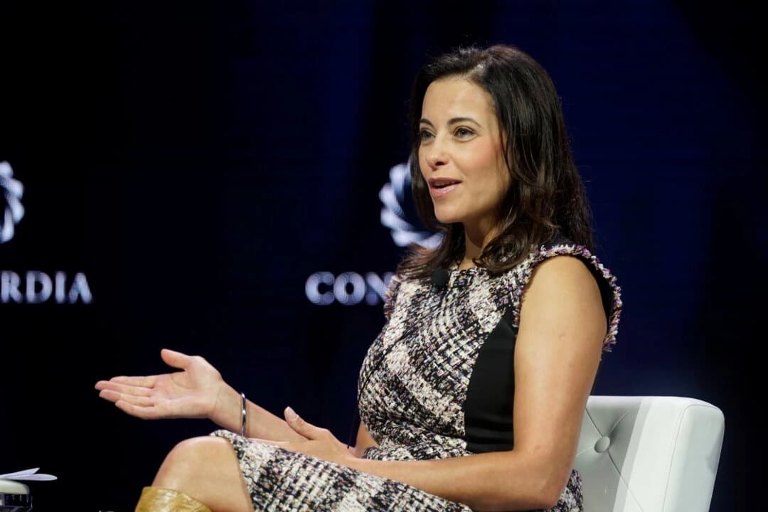 Dina Powell McCormick habla en el escenario durante la Cumbre Anual Concordia 2019 en la ciudad de Nueva York, el 24 de septiembre de 2019. (Riccardo Savi/Getty Images para la Cumbre Concordia)