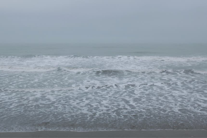 Ola de seis metros deja un muerto y 35 heridos en una playa de Argentina