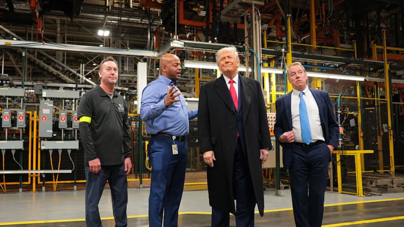 Trump: T-MEC es "irrelevante", y afirma que EE. UU. no necesita productos de México y Canadá