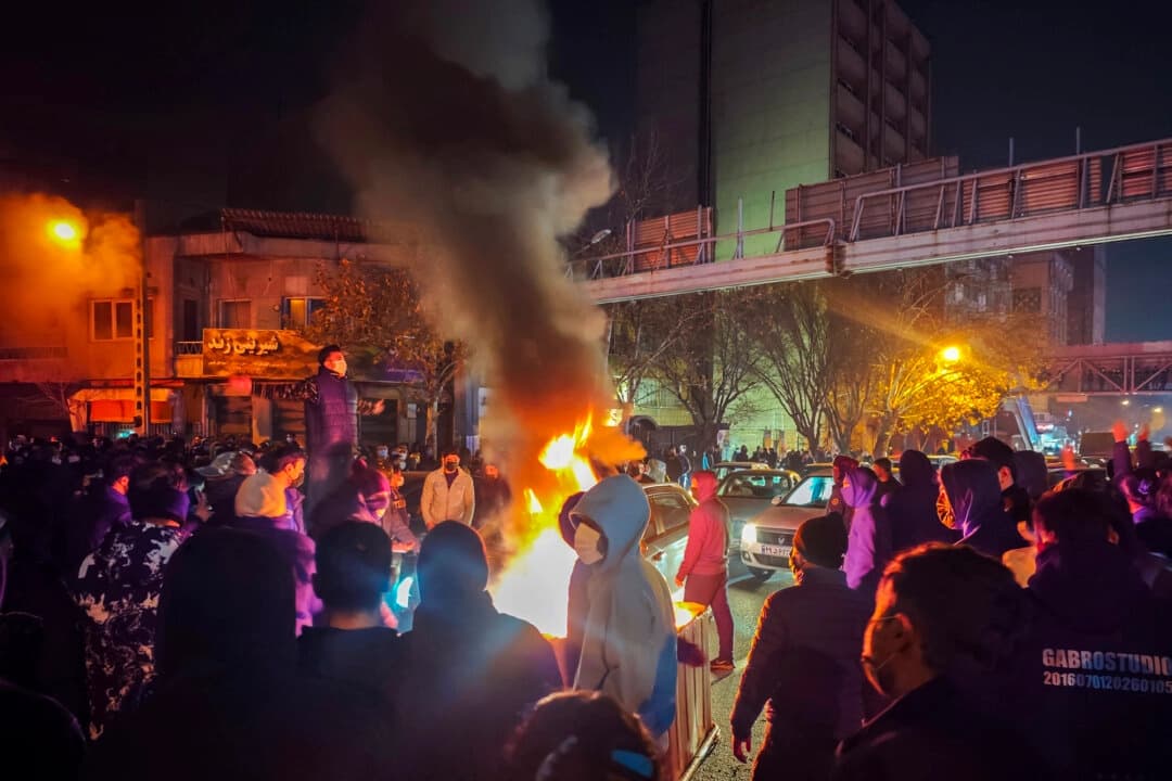 Manifestantes se congregan en Teherán, Irán, el 8 de enero de 2026. (Imágenes de Getty)
