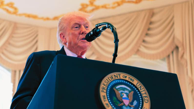 Trump plantea la necesidad de un nuevo liderazgo en Irán