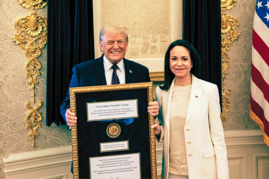 El presidente Donald Trump se reúne con la líder de la oposición venezolana María Corina Machado en el Despacho Oval, durante la cual ella le entregó al presidente su Premio Nobel de la Paz, el 15 de enero de 2026. (Daniel Torok/La Casa Blanca/Handout vía Reuters)