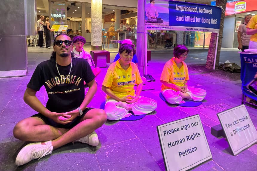 Escupen a practicante de Falun Gong en Australia en medio de campaña de odio del PCCh