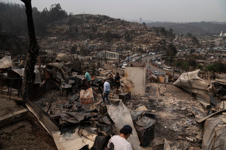 Suben a 20 las víctimas por incendios en el sur de Chile y detienen a un sospechoso