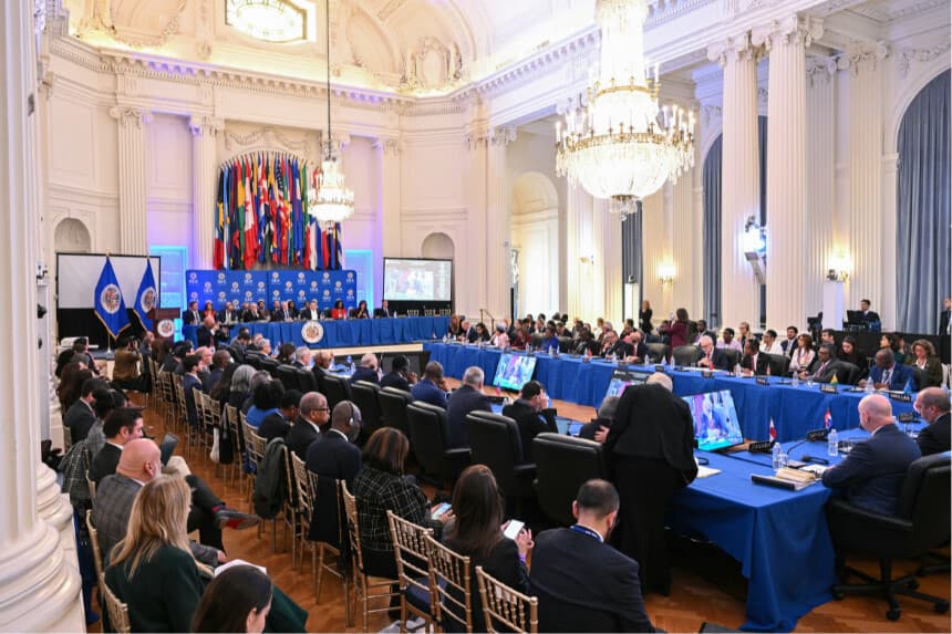 La Organización de los Estados Americanos (OEA) realiza una Asamblea General extraordinaria para elegir al nuevo secretario general, en la sede de la OEA en Washington D. C., el 10 de marzo de 2025. (ROBERTO SCHMIDT/AFP a través de Getty Images)
