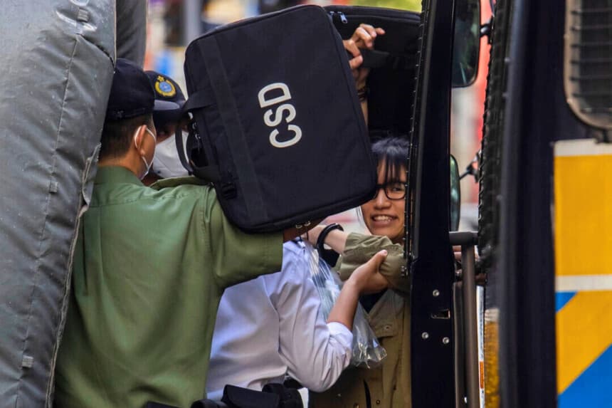 Dos organizadores de la vigilia de Tiananmén se declaran inocentes en juicio de seguridad en Hong Kong