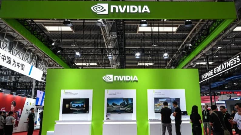 Mientras China levanta barreras a importación de chips, profesor culpa ambiciones militares del PCCh