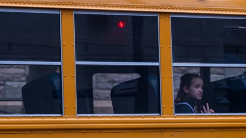 ICE ordena arresto de inmigrante ilegal mexicano que atacó un autobús escolar e hirió a niña de 8 años