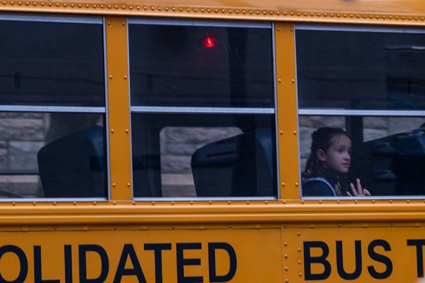 ICE ordena arresto de inmigrante ilegal mexicano que atacó un autobús escolar e hirió a niña de 8 años