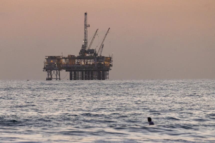 Administración Trump invita a petroleras a opinar sobre nuevas concesiones marinas en California