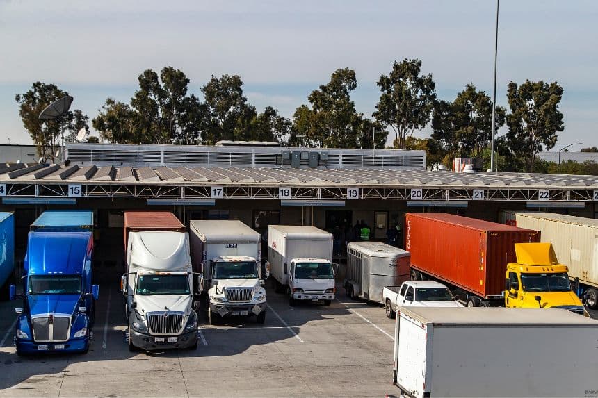 Exportaciones mexicanas a EE. UU. bajan ligeramente, pero sigue siendo su mayor socio comercial