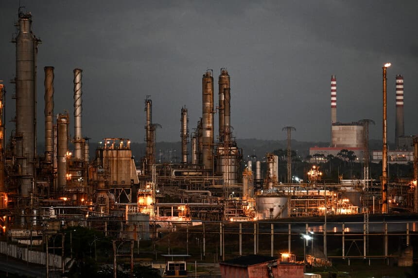 Vista de la refinería El Palito en Puerto Cabello, estado Carabobo, Venezuela, el 23 de enero de 2026. (RONALDO SCHEMIDT/AFP vía Getty Images)