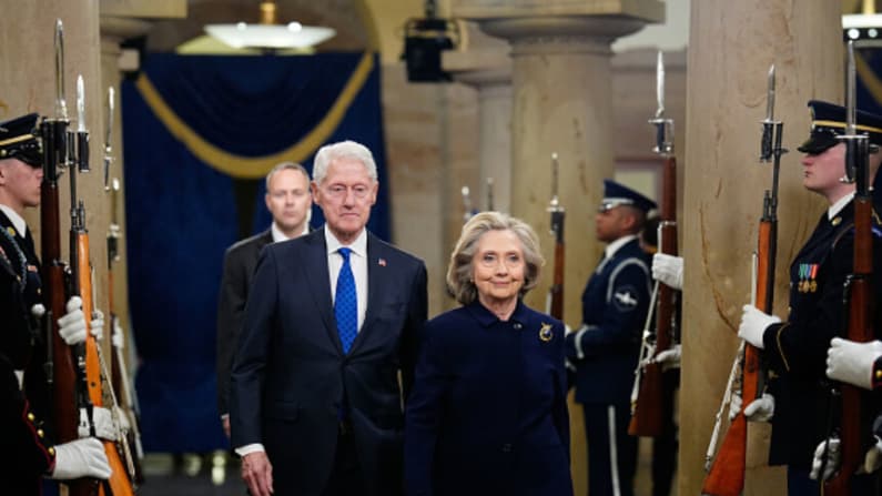Los Clinton aceptan testificar en investigación del Congreso sobre Jeffrey Epstein