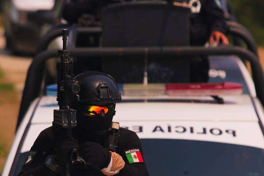 Miembros del Ejército Mexicano, Marina Armada de México, Guardia Nacional, Policía Estatal y la Unidad Canina de la FGE, participan en un operativo en México. Imagen de archivo. (EFE/José Luis De La Cruz)