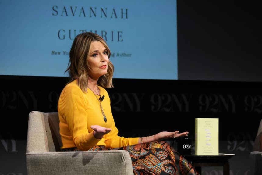 Savannah Guthrie habla en el escenario durante "Savannah Guthrie en conversación con Hoda Kotb: Reflexiones sobre la fe" en 92NY, Nueva York, el 22 de febrero de 2024. (Dia Dipasupil/Getty Images)