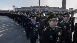 Periódico militar chino cambia su tono tras la purga de generales de alto rango, lo que indica malestar en las filas de Xi