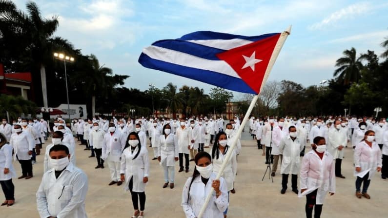 Guatemala no renovará acuerdo para la contratación de médicos cubanos